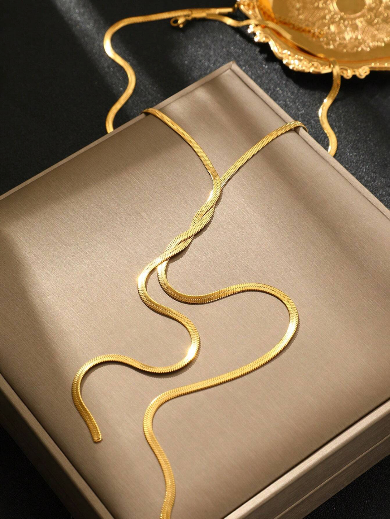 Blade Chain Pendant Necklace